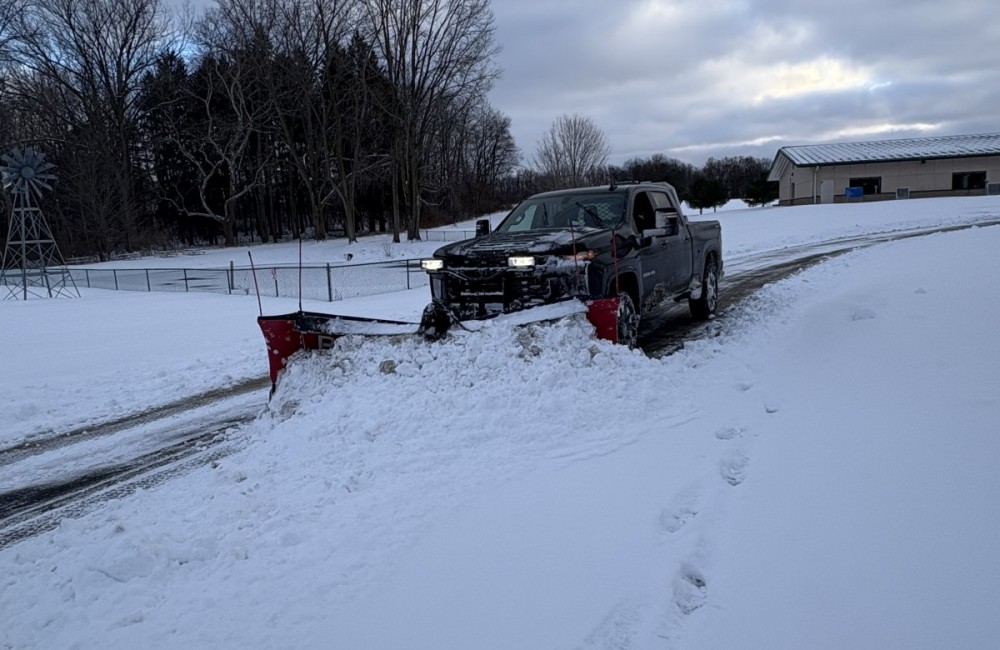 ❄️ How to Choose the Right Company for Your Snow Plowing Needs